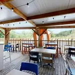 Zecamping 4 Etoiles Animaux Acceptes Tennis Piscine Couverte مكان تخييم 4*