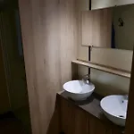 Zecamping 4 Etoiles Animaux Acceptes Tennis Piscine Couverte مكان تخييم Vic-sur-Cère