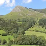 Zecamping 4 Etoiles Animaux Acceptes Tennis Piscine Couverte مكان تخييم Vic-sur-Cère