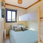 مكان تخييم Zecamping 4 Etoiles Animaux Acceptes Tennis Piscine Couverte Vic-sur-Cère