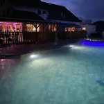 Zecamping 4 Etoiles Animaux Acceptes Tennis Piscine Couverte Vic-sur-Cère