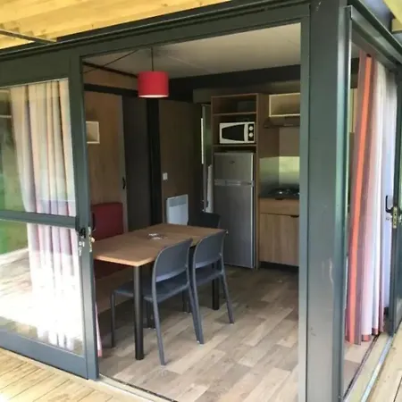 Campsite Zecamping 4 Etoiles Animaux Acceptes Tennis Piscine Couverte 4*