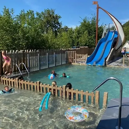 Zecamping 4 Etoiles Animaux Acceptes Tennis Piscine Couverte Vic-sur-Cere
