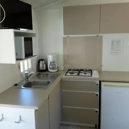 Kemping Zecamping 4 Etoiles Animaux Acceptes Tennis Piscine Couverte Vic-sur-Cère