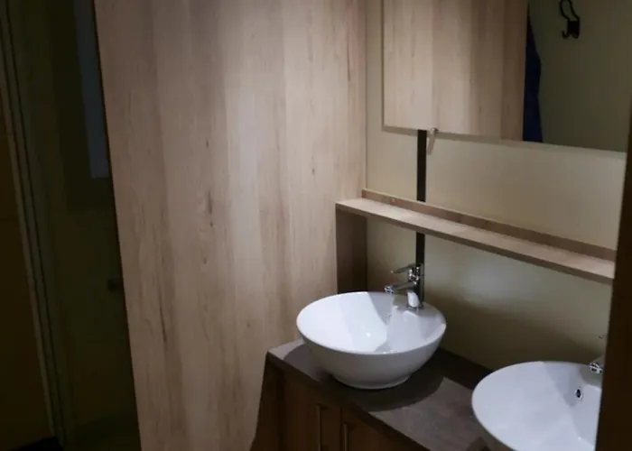 Zecamping 4 Etoiles Animaux Acceptes Tennis Piscine Couverte Кемпинг Вик-сюр-Сер