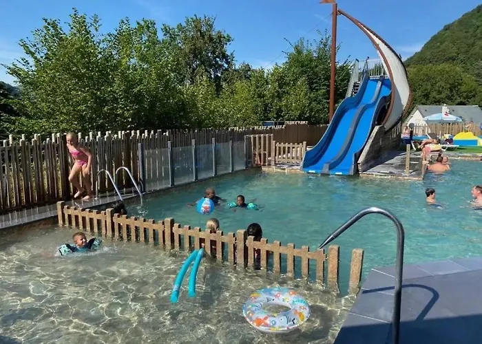 Кемпинг Zecamping 4 Etoiles Animaux Acceptes Tennis Piscine Couverte 4*