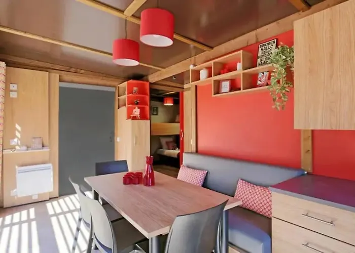 Zecamping 4 Etoiles Animaux Acceptes Tennis Piscine Couverte Вик-сюр-Сер