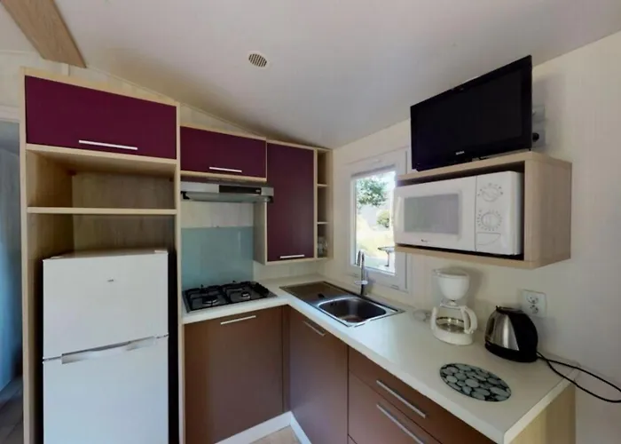 Кемпинг Zecamping 4 Etoiles Animaux Acceptes Tennis Piscine Couverte Вик-сюр-Сер