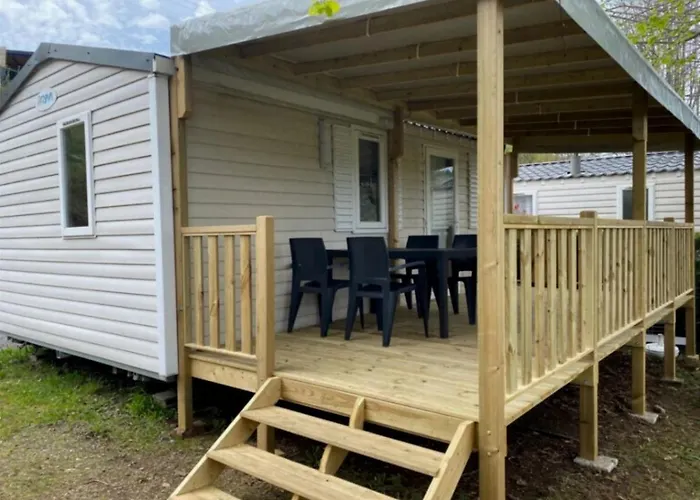 Zecamping 4 Etoiles Animaux Acceptes Tennis Piscine Couverte Кемпинг Вик-сюр-Сер