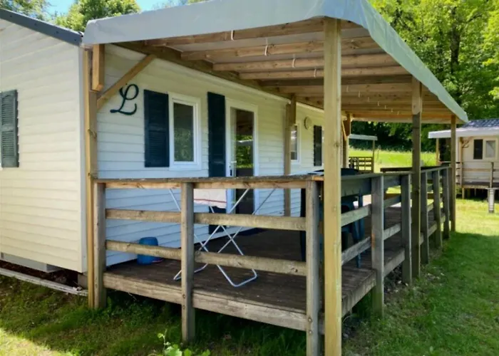 Zecamping 4 Etoiles Animaux Acceptes Tennis Piscine Couverte * Vic-sur-Cère